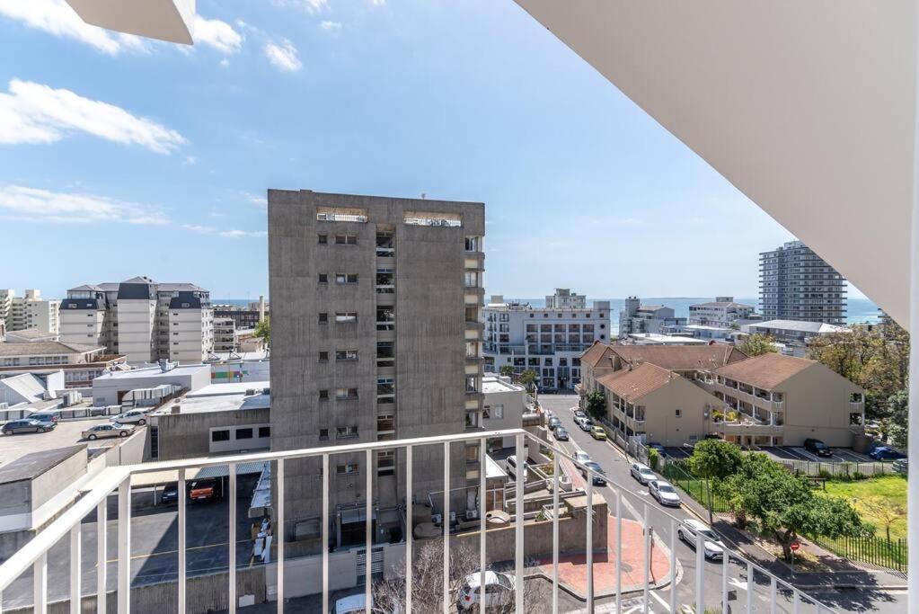 Cosy 1-Bedroom Unit In Seapoint Cape Town Exterior photo